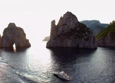 Half day by Boat from Capri