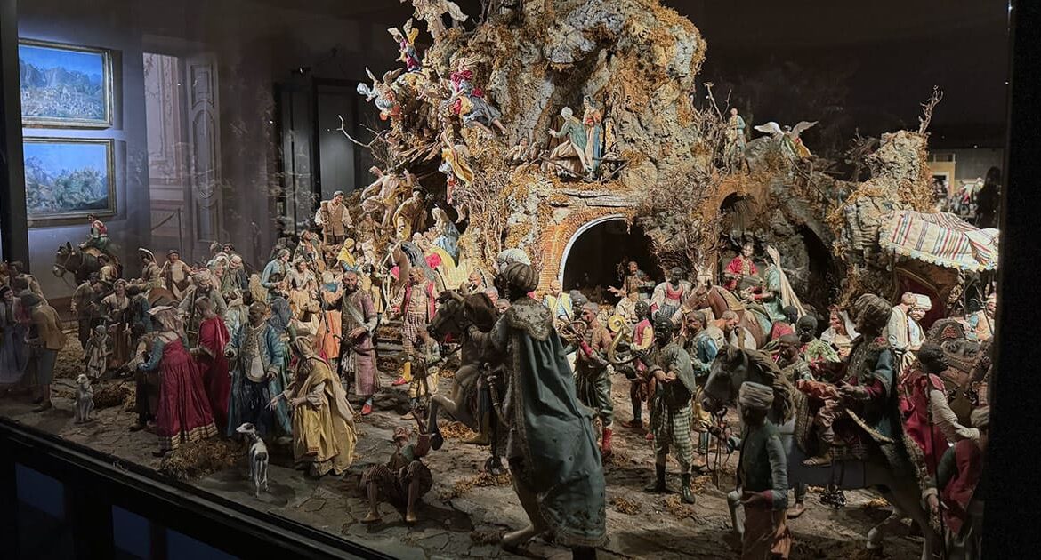 Discover the Royal Nativity Scene in the elliptical room of the Royal Palace of Caserta