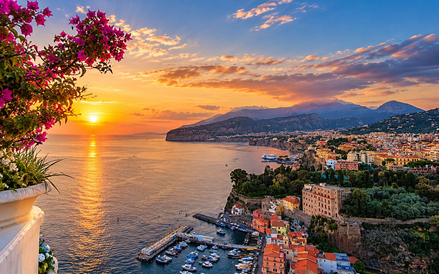 Naples to Sorrento Transfer: Pompeii, Herculaneum & Winery