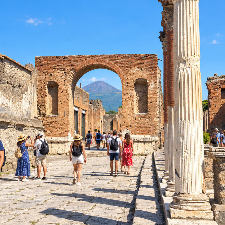 Naples to Positano All-Inclusive Transfer with Pompeii Archaeological Site
